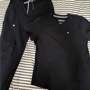 Fabletics Women's Black Scrub Set - Top & Drawstring Pants